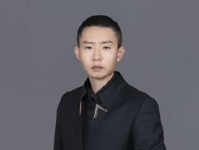 学校总督导兼纪委书记劳老师